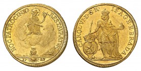Charles VI, 1711-1740. 
2 Ducats 1727, Prague. L'empereur en armure debout de face, tenant un sceptre et un globe / Saint Jean Népomucène dans les nu...