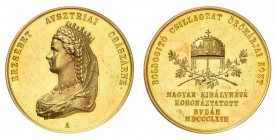 François-Joseph I, 1848-1916. 
Médaille en or au poids de 15 ducats frappée à l'occasion du couronnement d'Elisabeth de Bavière à Buda en 1867. Buste...