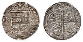 Royaume d'Espagne
Philippe II, 1556-1598. 
8 Reales non daté, Séville. Armoiries couronnées / Armoiries de Castille et de León dans un polylobe. 27,...