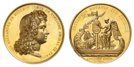 Royaume de France
Louis XIV, 1643-1715. 
Médaille en or commémorant la bataille navale de Vélez-Málaga du 24 août 1704, par Gayrard. Tête nue du com...