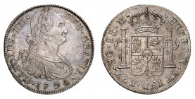Charles IV, 1788-1808. 
8 Reales 1795 (sur 1794) M, Guatemala. Buste lauré, drapé et cuirassé, à droite. Date au-dessous / Ecu couronné entre les col...