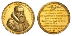 Maurice d'Orange, 1584-1625. 
Médaille en or commémorant la mort du politicien néerlandais Johan van Oldenbarnevelt en 1619. Buste vêtu d'un manteau ...