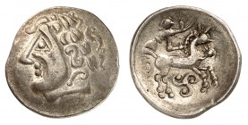 Helvètes
Quart de statère d'or pâle 2e s. av. J.C. Suisse orientale. Tête masculine à gauche / Bige à droite avec un seul cheval visible, conduit par...