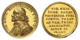 Zurich
Médaille en or au poids de 5 ducats commémorant le décès de Johann Heinrich Hottinger en 1667, par H.J. Gessner. Buste à gauche / Inscription ...
