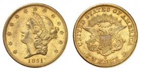 20 Dollars 1851 O, New Orleans. Tête de la Liberté à gauche, entourée de treize étoiles. Date en dessous / Ecusson sur une aigle aux ailes éployées. A...
