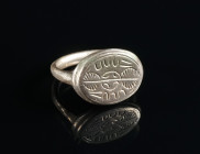 A LATE MEDIEVAL OR EARLY MODERN SILVER RING Circa 15th-16th century AD. With and oval bezel with ornamental decoration. Ring size 58 (EU)

Ex privat...