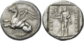 Abdera
Stater, magistrate Apollados circa 411-385, AR 25 mm, 12.40 g. Griffin springing l. Rev. EΠI AΠOΛ – A – ΔOΣ Apollo advancing l., holding pater...