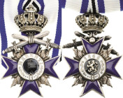 Orden deutscher Länder Bayern
Militär-Verdienstorden 4. Klasse mit Krone und Schwertern Verliehen 1905-1921. Silber, 64,5 x 40 mm, 17,93 , Am neueren...
