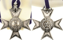 Orden deutscher Länder Bayern
Militär-Verdienstkreuz 2. Klasse 2. Form Verliehen 1905-1913 2. Form am neuen Band. Silber. 50 x 40 mm, 15,92 g. OEK 42...