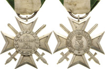 Orden deutscher Länder Sachsen
Zivilverdienstorden, Verdienstkreuz mit Schwertern Verliehen 1910-1918. Einteilige Fertigung. Silber, 36 x 35 mm, 18,3...