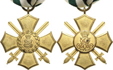 Orden deutscher Länder Sachsen
Allgemeines Ehrenkreuz mit Schwertern Verliehen 1901-1918. Mit Schwertern. Bronze, vergoldet. 39 x 39 mm, 22,40 g. Am ...