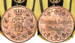 Orden deutscher Länder Sachsen
Friedrich-August-Medaille in Bronze Verliehen 1905-1918. Bronze, 28,5 mm, 20,48 g (mit Spange) und 11 g. Am Friedensba...
