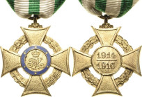 Orden deutscher Länder Sachsen
Erinnerungskreuz für freiwillige Krankenpflege im Kriege "1914/15" Verliehen 1914/1916. Bronze, vergoldet, teilemailli...