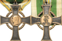 Orden deutscher Länder Sachsen
Kriegsverdienstkreuz Verliehen 1915-1918. Kupfer, oxidiert, 46 x 35,5 mm, 11,08 g. Am Band OEK 2303 Nimmergut 3167 Vor...