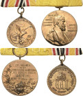 Orden des Deutschen Reiches
China-Denkmünze für Kämpfer Verliehen 1901. Dazu Preußen- Zentenarmedaille, 1897. Geschützbronze vergoldet. An Spange OEK...