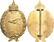 Orden des Deutschen Reiches
Abzeichen für Marine-Flugzeugführer von Seeflugzeugen Verliehen 1913-1919. Bronze vergoldet. 72 x 44 mm, 58,05 g. An Nade...