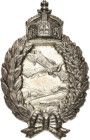 Orden des Deutschen Reiches
Abzeichen für Militär- Flugzeugführer Verliehen 1913-1921. Hohlprägung, Eisen versilbert. 72 x 45 mm, 13,56 g. An Nadel m...