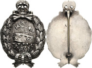 Orden der Weimarer Republik
Erinnerungsabzeichen für die Besatzungen deutscher Kampfwagen 1921 Verliehen 1921-1923. Weißmetall versilbert, 66 x 44 mm...