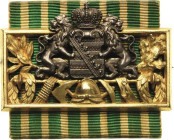 Feuerwehr
Sachsen Feuerwehr-Ehrenzeichen 1885-1918. Bronze, vergoldet, Silber, 43 x 21 mm, 26,0 g OEK 2279 Nimmergut 3145 Vorzüglich