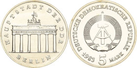 Kurs- und Gedenkmünzen
 5 Mark 1983. Brandenburger Tor Jaeger 1536 Auflagenhöhe: 3000 Exemplare. Sehr selten. Fast Stempelglanz