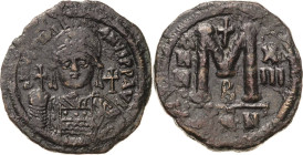 Justinianus I. 527-565 40 Nummi 539/540, Constantinopel Brustbild von vorn mit Kreuzglobus und Kreuz, DN IVSTINIANVS PP AVC / Wertzahl M mit Offizin B...