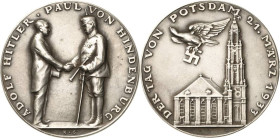 Drittes Reich
 Versilberte Bronzemedaille 1933 (K. Goetz) Auf den Tag von Potsdam. Hitler und Hindenburg stehen einander gegenüber und reichen sich d...