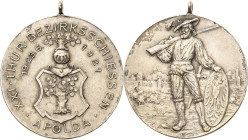 Schützenmedaillen
Apolda Versilberte Bronzemedaille 1921. XXI. Thüringisches Bezirksschießen. Wappen / Schütze vor Stadtansicht. 38 mm, 21,62 g. Mit ...