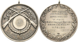 Schützenmedaillen
Apolda Silbermedaille 1925. 150 Jahre Schießen d. Priv. Büchsengesellschaft. Zwei Gewehre gekreuzt vor Zielscheibe im Eichenkranz /...