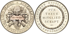 Schützenmedaillen
Hildburghausen Versilberte Bronzemedaille o.J. Für 25-jährige Mitgliedschaft in der Schützengesellschaft. Schützenemblem mit Gravur...