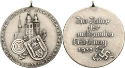 Schützenmedaillen
Schmalkalden Silbermedaille 1933. 7. Werragau-Bundesschießen. Kirche über zwei Wappen / Schrift über Jahr und Swastika. 40,3 mm, 24...