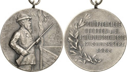 Schützenmedaillen
Stetten i. R. (BW) Silbermedaille 1922 (Schwerdt) Gründungsschießen. Schütze nach rechts / 5 Zeilen Schrift neben Lorbeerzweig. 33,...
