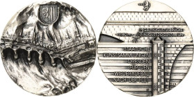 Güttler, Peter Götz *1939 Silbermedaille 2002. Wiederaufbau der staatlichen Kunstsammlungen nach der Flutkatastrophe. Pegel und Schrift auf Brückenseg...
