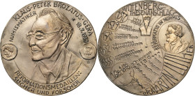 Güttler, Peter Götz *1939 Weißmetallgussmedaille 2015. 85. Geburtstag Klaus Peter Brozatus. Brustbild nach links / Martin-Luther-Medaillon vor Jahresz...