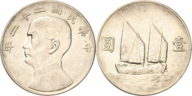 China
Republik 1912-1949 Dollar 1933 (= Jahr 22). Sun-Yat-Sen. Dschunke KM Y 345 Davenport 223 L/M 110 Winz. Kratzer, fast vorzüglich