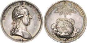 Habsburg
Josef II. 1764-1790 Silbermedaille o.J. (1780) (Wirth) Kaiserkrönung in Frankfurt. Kopf nach rechts / Strahlendes Dreieck über Erdball mit I...