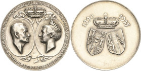 Thurn und Taxis
Albert 1881-1952 Silbermedaille 1915 (unsigniert) Auf seine Silberne Hochzeit mit Fürstin Margarete, Erzherzogin von Österreich. Kron...