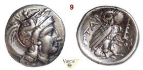 CALABRIA - Tarentum - (272-235 a.C.) Dracma D/ Testa di Atena con elmo ornato col mostro Scilla R/ Civetta; a d. una clava HN Italy 975 Ag g 3,25 mm 1...