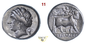 CAMPANIA - Neapolis - (275-250 a.C.) Didramma D/ Testa diademata della ninfa a s.; dietro una piccola testa frontale di Helios R/ Toro androcefalo inc...