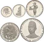 World Coins
Indonesia
Set 5 monedas 200, 250, 500, 750, 1000 Rupiah. 1970. AR. 25 Aniversario de la Independencia. Tirada máxima: 4.250 sets. En pre...