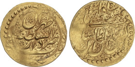 World Coins
Iran
Toman. 1232H. FATH ALI SHAH. DAR AL-SULTANA TEHERAN. 4,58 grs. AU. Bella y con restos de brillo original. A-2865, Fr-34, KM-753.13....