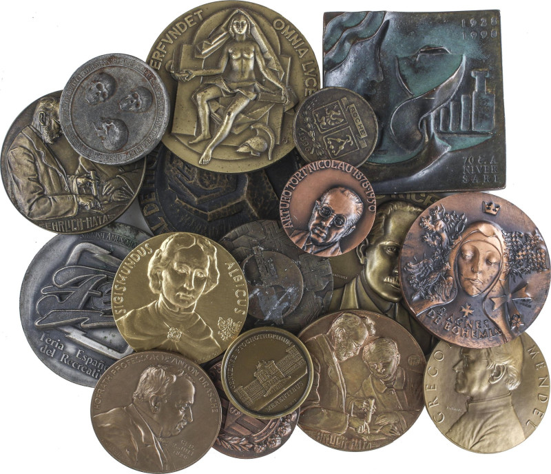 World Medals
Lote 50 medallas. Siglo XX. TEMÁTICA MEDICINA. DiFERENTES PAÍSES. ...