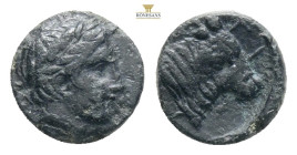 LESBOS. Mytilene. Ae (Circa 400-350 BC).
Obv: Laureate head of Apoll right.
Rev: MYTI.
Head of bull right.
BMC 20-7. 0,59g 8,3mm