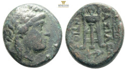 Seleukid Kings of Syria, Antiochos II Theos (261-246 BC). AE Sardes.
Obv: Laureate head of Apollo right.
Rev: ΒΑΣΙΛΕΩΣ ΑΝΤΙΟΧΟΥ, Tripod. Controls: to ...