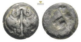 Lesbos, Unattributed early mint (ca 500-450 BC) AR Obol 
Obv: Confronted boars’ heads
Rev: Rough incuse square punch.
Ref: SNG Copenhagen 288 1,28g 9,...
