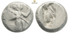 ACHAEMENID EMPIRE. Time of Artaxerxes I to Artaxerxes II (Circa 450-375 BC). Siglos. Sardes .
Obv: Persian king in kneeling-running stance right, hold...