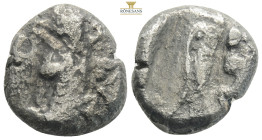 ACHAEMENID EMPIRE. Time of Artaxerxes I to Artaxerxes II (Circa 450-375 BC). Siglos. Sardes .
Obv: Persian king in kneeling-running stance right, hold...