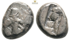 ACHAEMENID EMPIRE. Time of Artaxerxes I to Artaxerxes II (Circa 450-375 BC). Siglos. Sardes .
Obv: Persian king in kneeling-running stance right, hold...