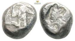 ACHAEMENID EMPIRE. Time of Artaxerxes I to Artaxerxes II (Circa 450-375 BC). Siglos. Sardes .
Obv: Persian king in kneeling-running stance right, hold...