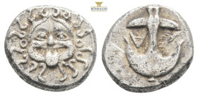 GRIECHEN
THRAKIEN. APOLLONIA PONTICA. Drachme….5. - 4. Jh. v. Chr. Vs.: Kopf der Gorgo mit geöffnetem Mund und heraushängender Zunge. Rs.: Anker, im F...