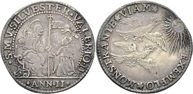 VENEZIA
Silvestro Valier doge CIX, 1694-1700.
Osella anno II, 1695.
Dr. S M V SILVESTER VALERIO D. San Marco in trono, porge con la d. il vessillo ...
